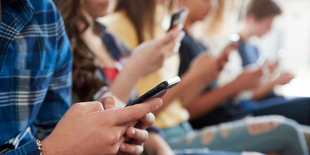 5 simple ways to speed up your smartphone - Vimarsana News