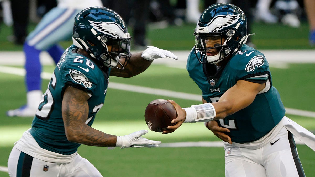 Eagles' Jason Kelce says no one was 'confrontational' on sideline when  Jalen Hurts was benched