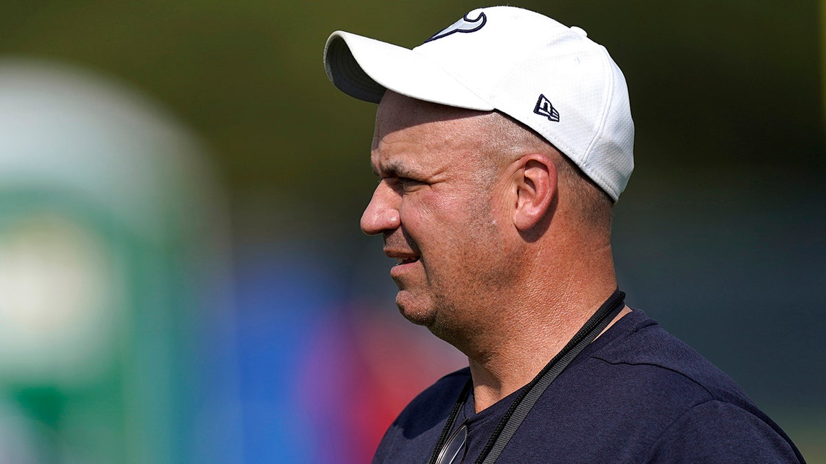 Bill O'Brien watches practices
