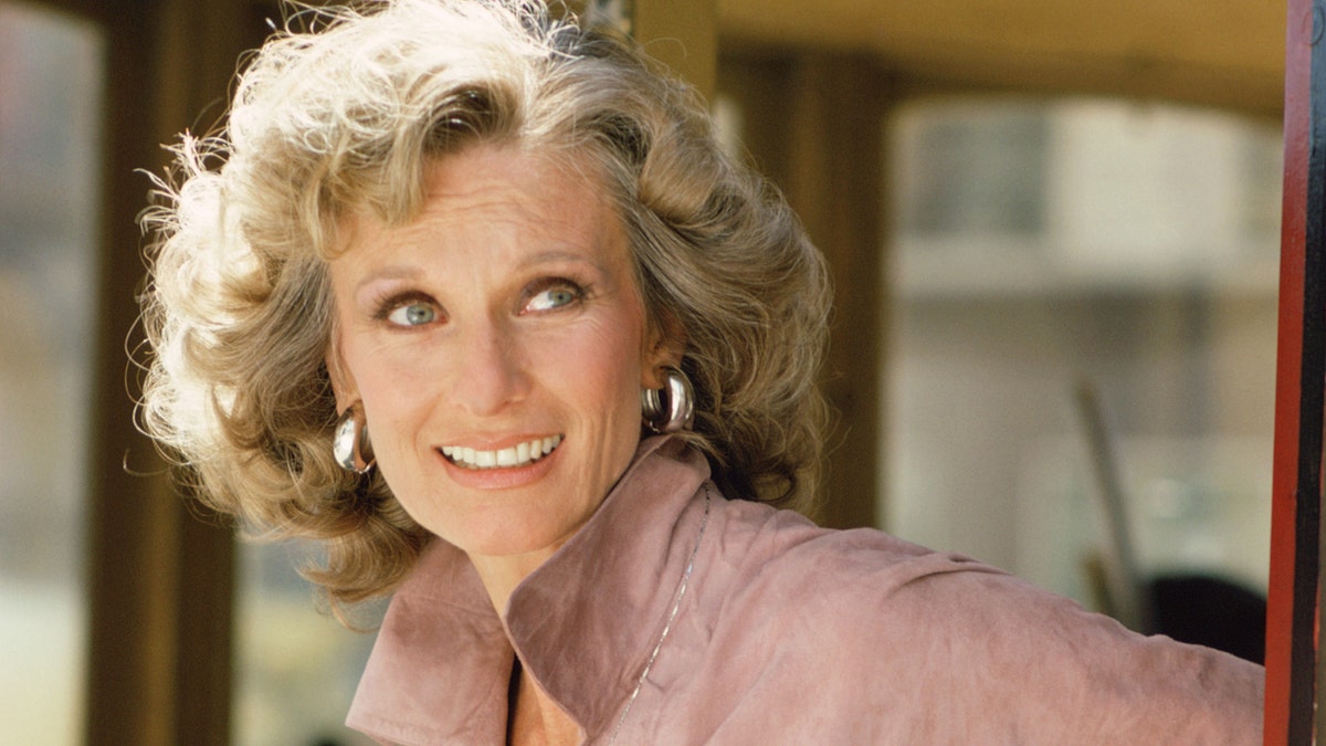 Cloris Leachman (as Phyllis Lindstrom) in 1975. 