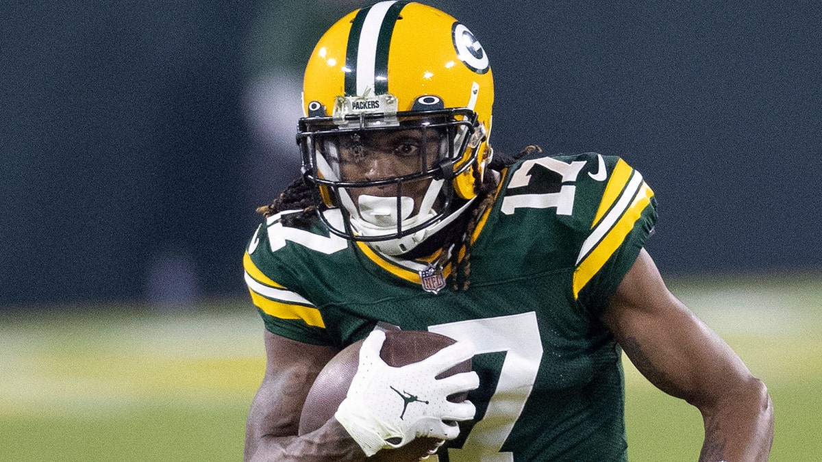 Davante Adams wastes no time making play of the game vs. Rams