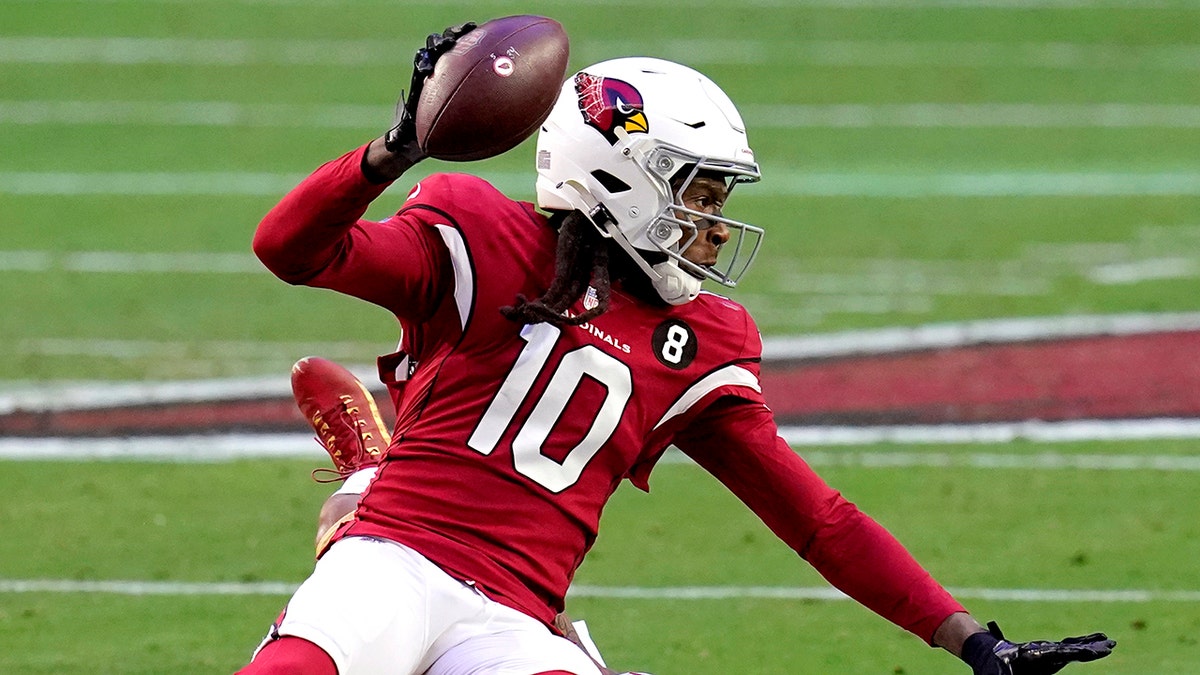 DeAndre Hopkins Rips Officials After Cardinals Close Loss to Patriots