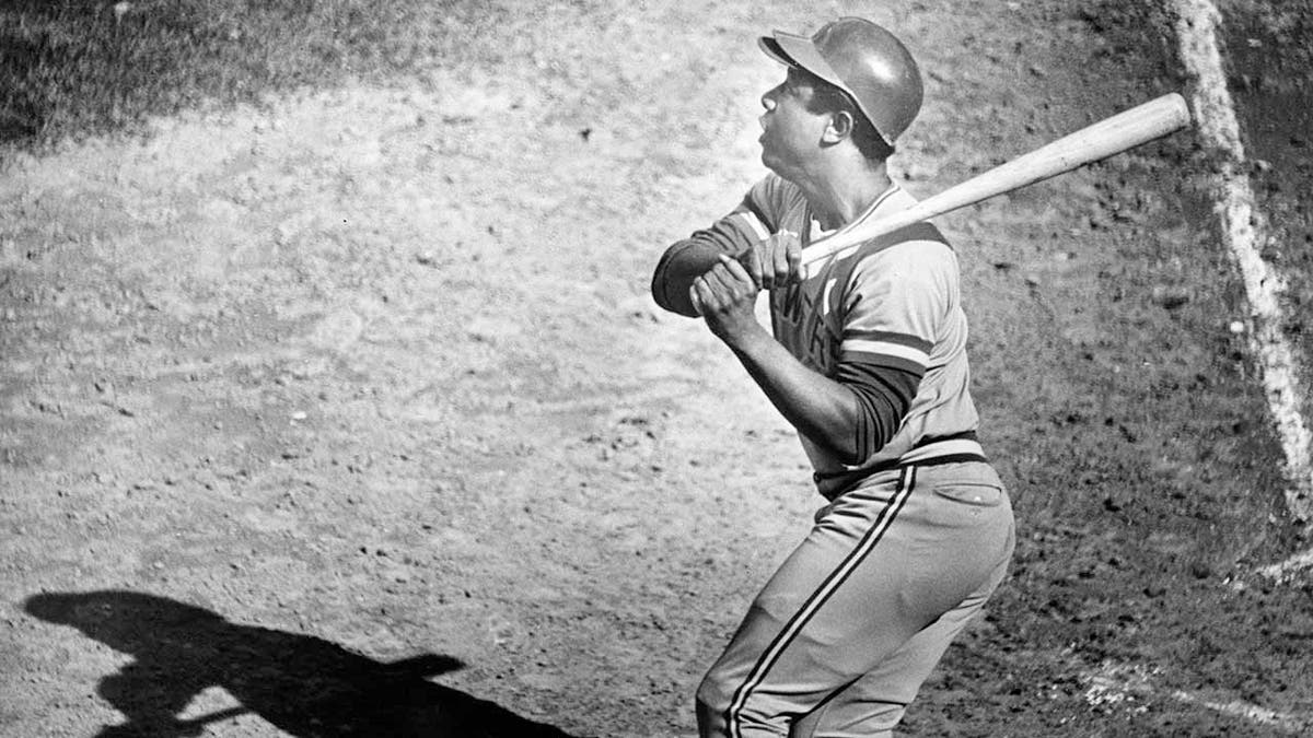 Watch Hank Aaron break Babe Ruth's MLB home-run record
