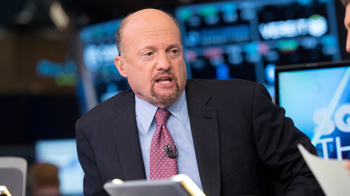 NEW YORK, NY - AUGUST 03:  Jim Cramer visits the New York Stock Exchange opening bell at New York Stock Exchange on August 3, 2016 in New York City.  (Photo by Noam Galai/Getty Images)
