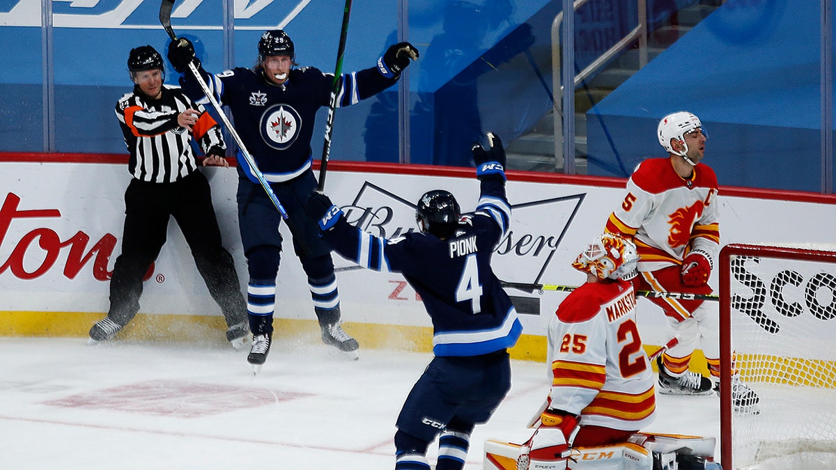 Патрик омск. Jacob Markstrom Calgary Flames.