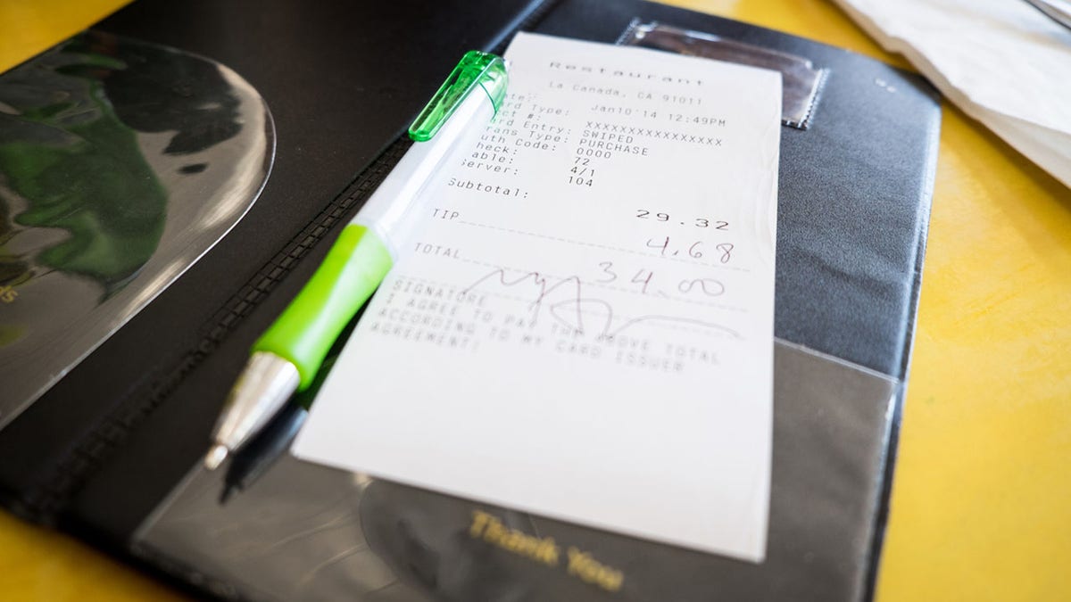 A customer at a Colorado cafe left a $1,400 tip on a $20 meal to be split among the cafe's seven workers. (iStock)