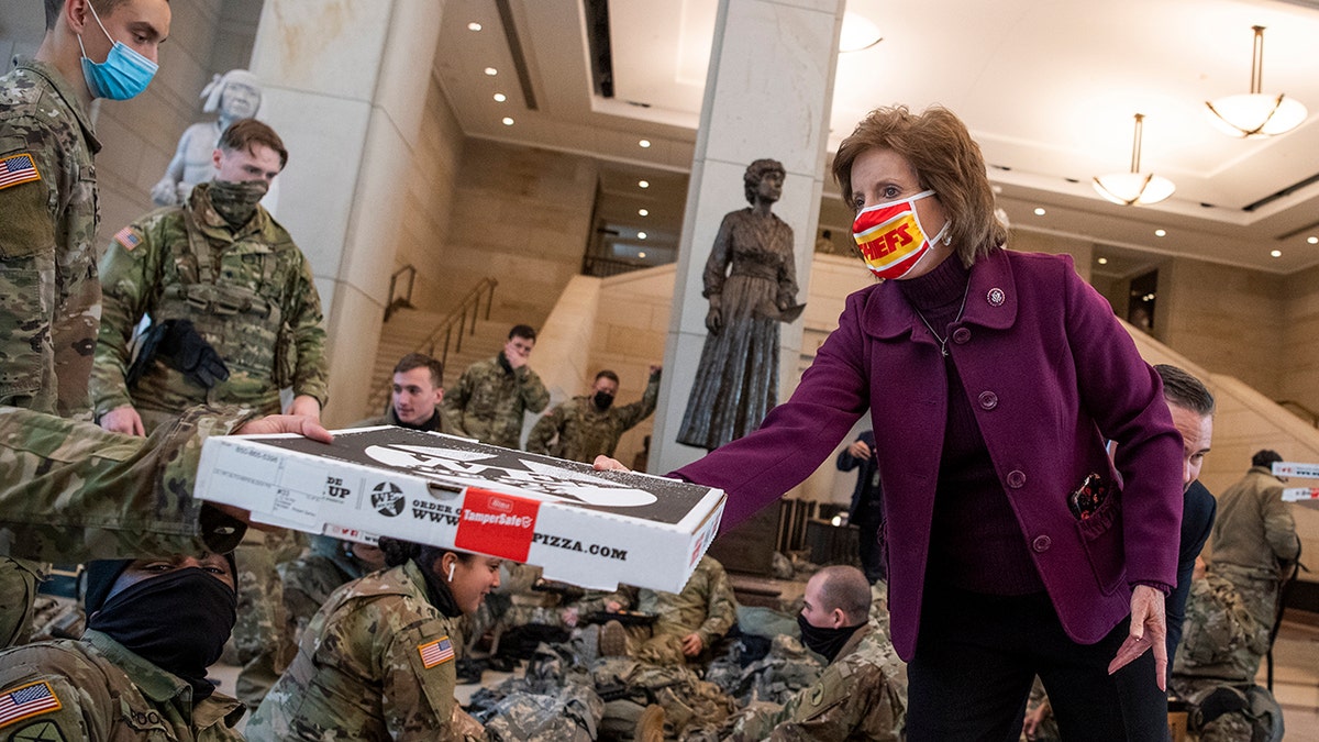 Rep. Vicky Hartzler, R-Mo., delivers pizza to members of the Delaware National Guard in the Capitol Visitor Center. (Photo By Tom Williams/CQ-Roll Call, Inc via Getty Images)