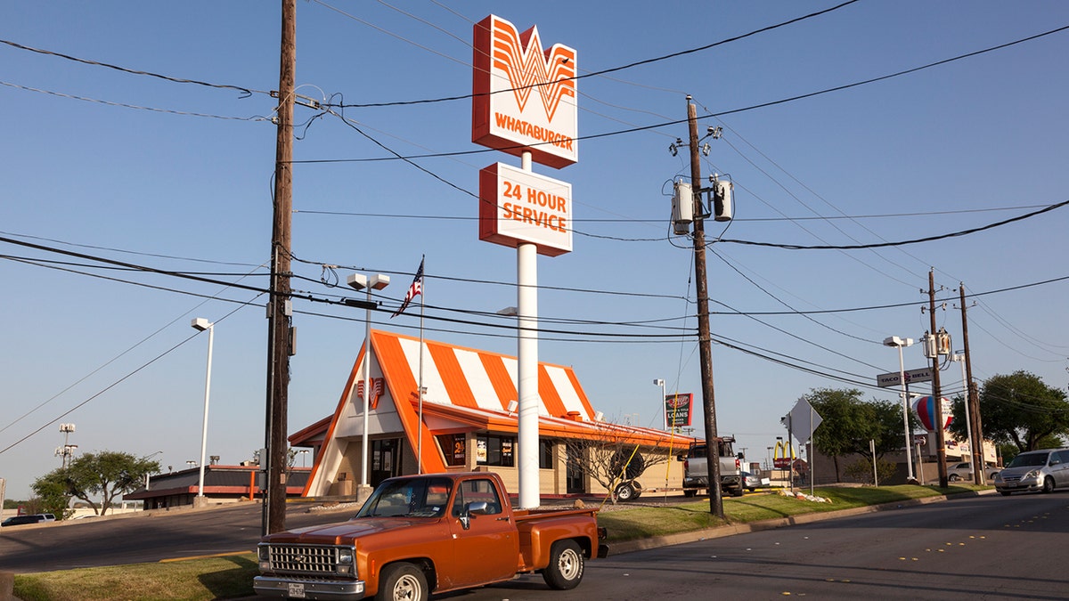 100+ Milton Whataburger customers pay-it-forward