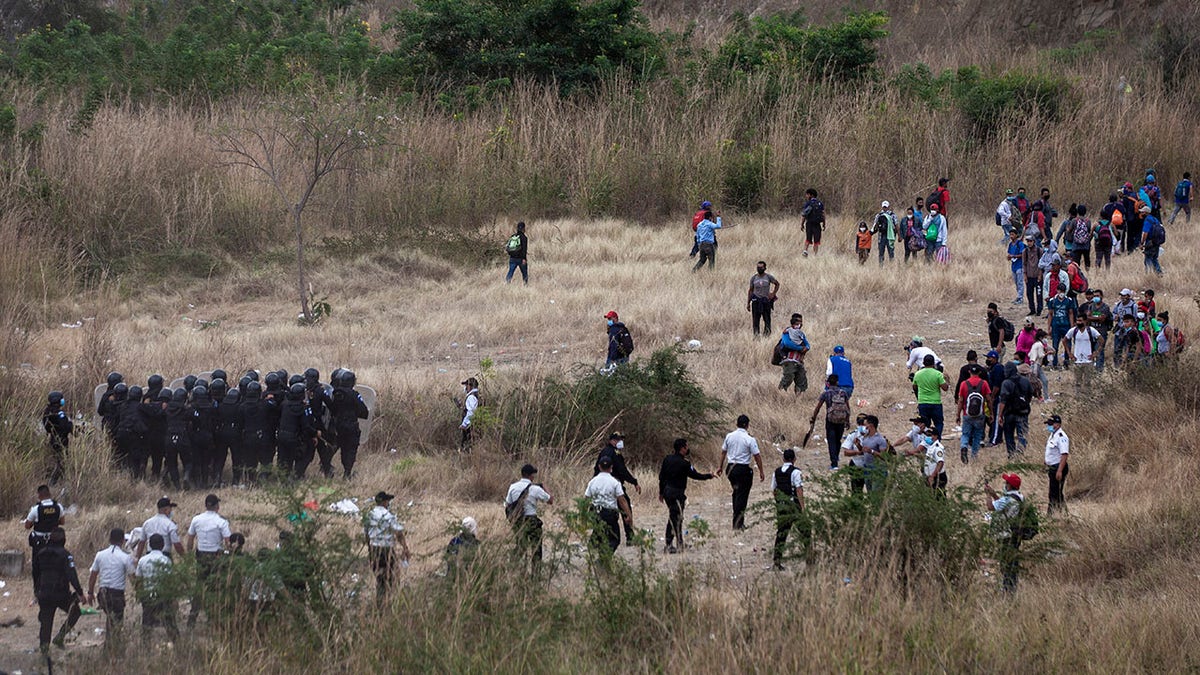 Guatemalan forces clear road of migrants bound for US, some agree to ...