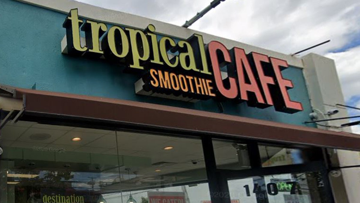 The incident recently occurred at Tropical Smoothie Cafe at the Fountains of Farah shopping mall in El Paso, Tex.