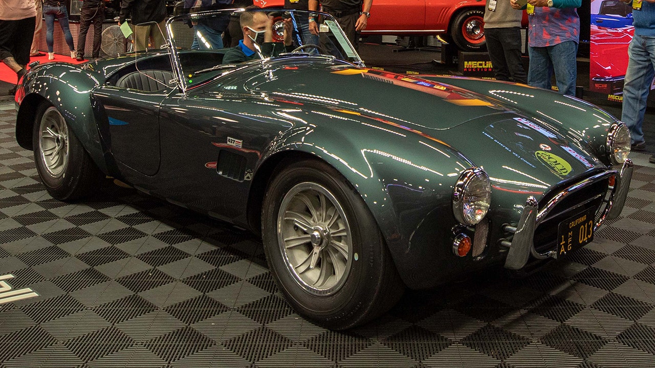 shelby-cobra-1.jpg?ve=1&tl=1