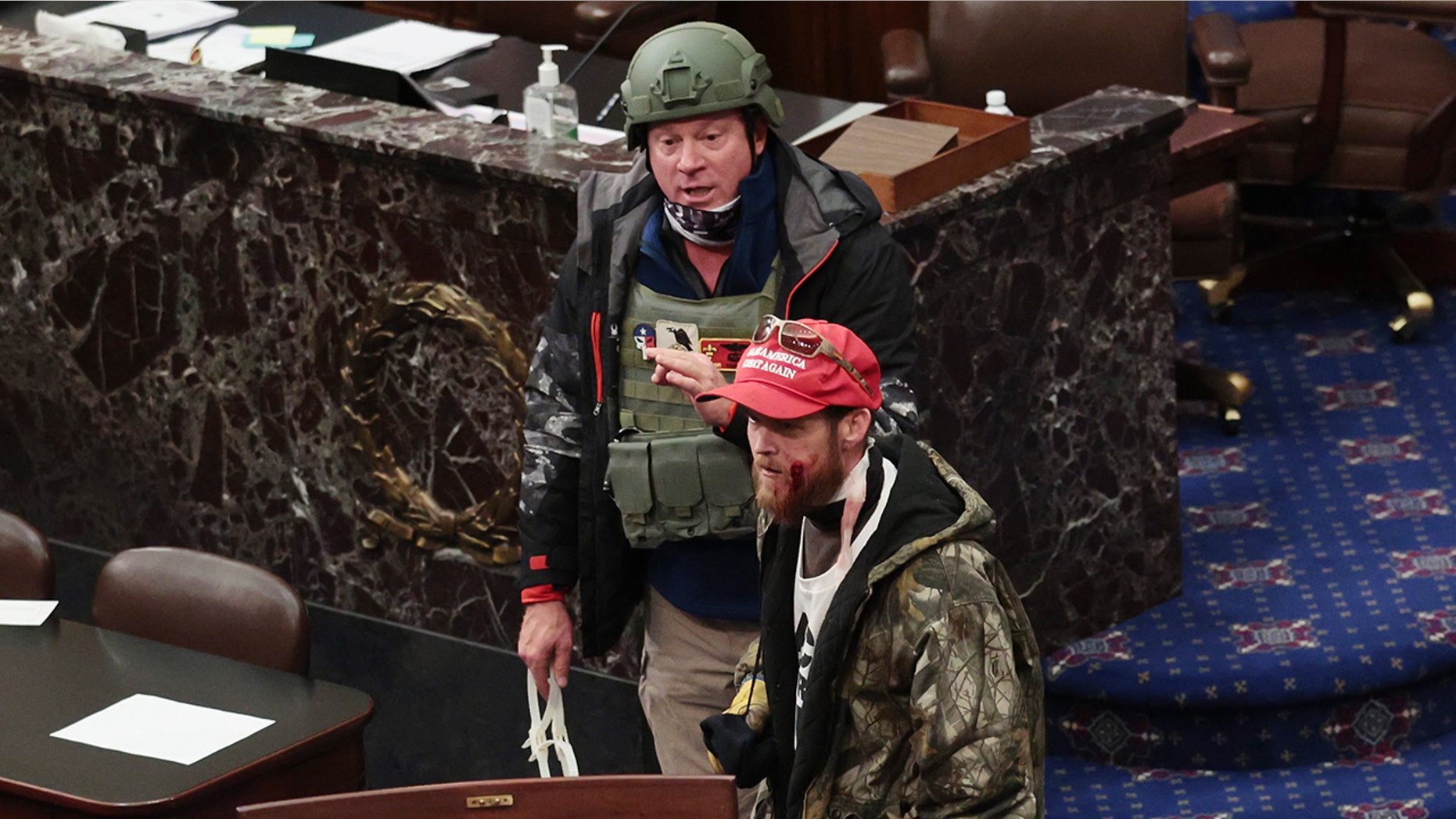Cách mạng đảo chính không thành .. quá hên cho XTL Larry-Brock-Getty