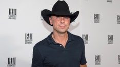 Kenny Chesney continues show as his bleeding finger gets bandaged