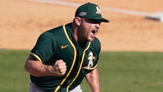 White Sox sign Liam Hendriks to 4-year deal, boosting bullpen