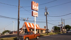 Over 100 Whataburger customers in Florida 'pay it forward' at drive-thru