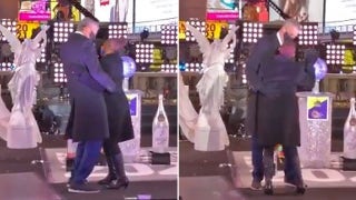 Liberal mayor trashed for dancing in Times Square — after shutting it down