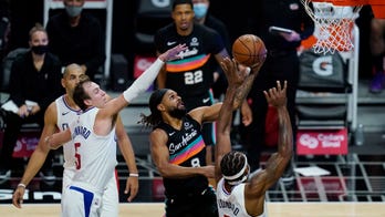 Spurs stop 4-game skid with 116-113 victory over Clippers