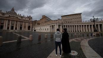 Pope Francis pushes through back pain to give New Year's blessing