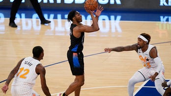 Barrett, Randle power Knicks past struggling Magic 91-84