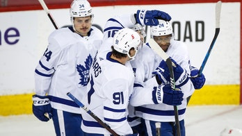 Reilly, Simmonds lift Maple Leafs over Flames 3-2