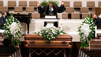 The Hammer makes one last trip to spot where he hit No. 715