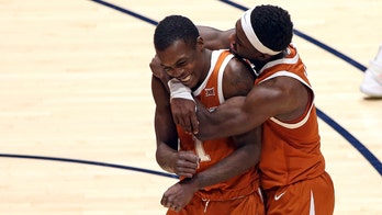 Jones' 3 lifts No. 4 Texas over No. 14 West Virginia 72-70