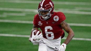 Jaguars should draft DeVonta Smith with No. 1 pick, Brett Favre says