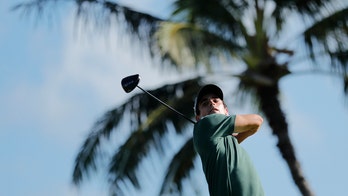 Niemann finishes with eagle and shares the lead at Sony Open