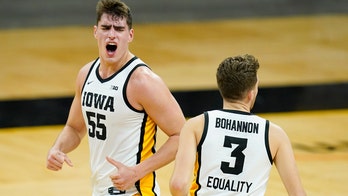 Garza scores 33, No. 5 Iowa beats No. 16 Minnesota 86-71