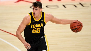 Garza scores 24 to help No. 5 Iowa coast past Maryland 89-67