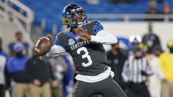 Kentucky runs for 281, beats NC State 23-21 in chippy Gator