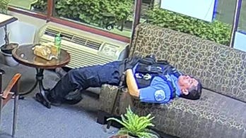 17 Chicago cops resting in burgled office suspended: Union