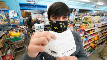 Powerball lottery numbers drawn as jackpot tops $550M