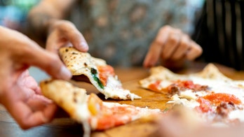 NYC threatens pizzerias with coal, wood-fire ovens to cut carbon emissions