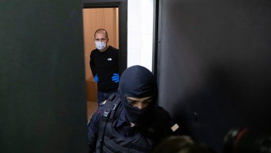 Police raid Russian opposition leader Navalny’s apartment, offices