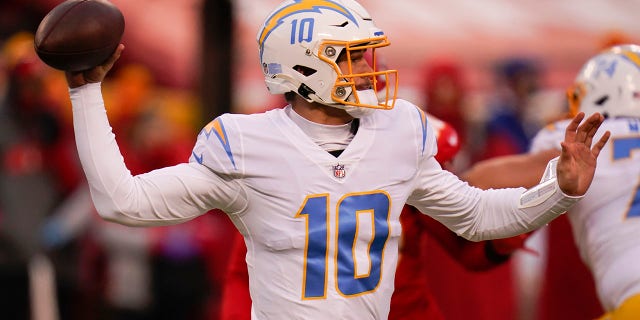 Los Angeles Chargers quarterback Justin Herbert throws a pass during the first half of an NFL football game against the Kansas City Chiefs, Sunday, Jan. 3, 2021, in Kansas City. (AP Photo/Jeff Roberson)