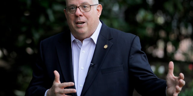 FILE - 이번 7 월 23, 2020, 파일 사진, 메릴랜드 정부. Larry Hogan speaks during an interview with The Associated Press to talk about his response to the coronavirus outbreak in Annapolis, Md. Irked by the sweeping use of executive orders during the COVID-19 crisis, state lawmakers around the U.S. are moving to curb the authority of governors and top health officials to impose emergency restrictions such as mask rules and business shutdowns. Democrats who control the Maryland General Assembly are pressing for more transparency from Hogan’s administration. (AP 사진 / J파일 Cortez, File)