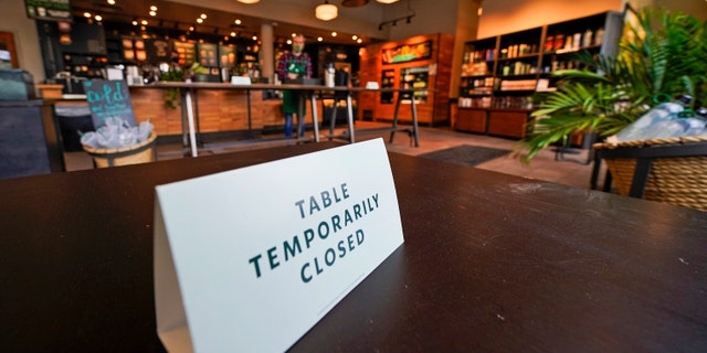 A Starbucks in the Oakland neighborhood of Pittsburgh is open for takeout only on Thursday, 1 월. 28, 2021. Irritated by the sweeping use of executive orders during the COVID-19 crisis, state lawmakers around the U.S. are moving to curb the authority of governors and top health officials to impose emergency restrictions such as mask rules and business shutdowns. (AP Photo/Gene J. Puskar)