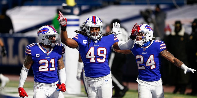 Buffalo Bills middle linebacker Tremaine Edmunds, center, celebrates with teammates during the divisional round game, Jan. 16, 2021, in Orchard Park, New York. (AP Photo/John Munson)