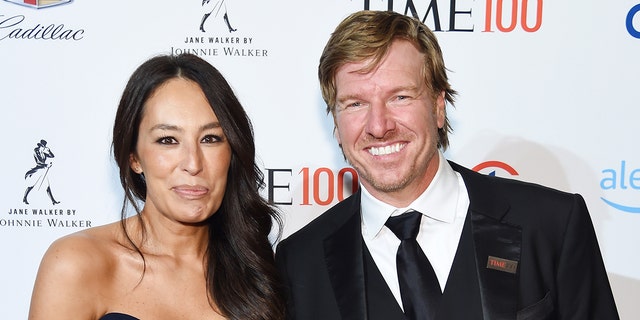 Joanna Gaines (left) and Chip Gaines (right) will star in 'Fixer Upper: Welcome Home' on Discovery+. (Photo by Larry Busacca/Getty Images for TIME)