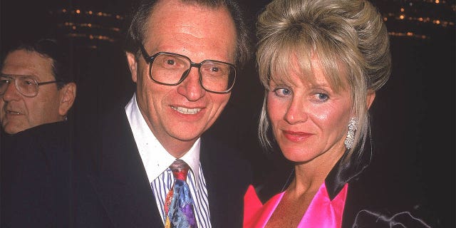 Circa 1990, American talk show host Larry King with his sixth wife, Julie Alexander. They divorced in 1992.