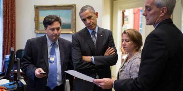 Klain was a senior White House aide to Barack Obama .