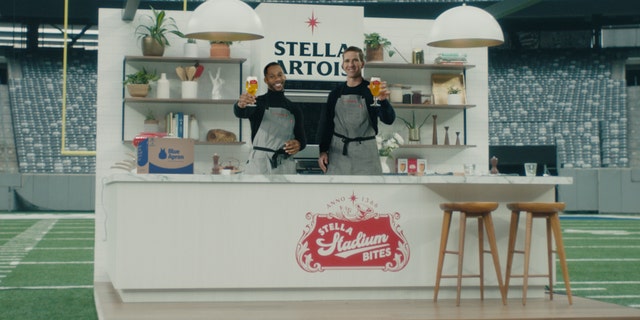 Super Bowl champs Cruz and Manning will reunite on the field of MetLife Stadium, where they once played as teammates for the "Bring It Home" Stella Sessions, airing on Jan. 18.