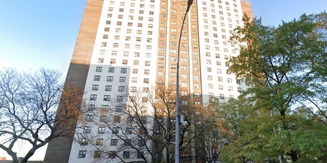 The Carter G. Woodson Houses in Brooklyn, 뉴욕. A man was arrested in connection with the slayings of three elderly women who lived in the building.