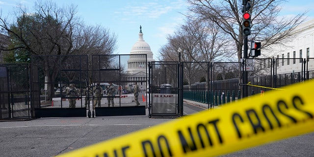 Security is stepped up around the Capitol ahead of the inauguration of President-elect Joe Biden and Vice President-elect Kamala Harris, Sunday, January 17, 2021, in Washington, Sunday, January 17, 2021 (AP Photo / John Minchillo)