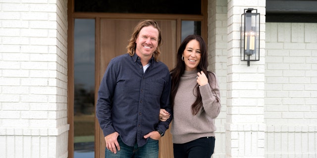 Chip And Joanna Gaines Return To Their Roots With Fixer Upper Welcome Home