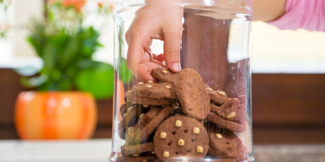 To keep your cookies fresh, you need to keep air out.