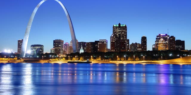 The city of St. Louis, Missouri, as seen from across the river. The Gateway Arch dominates the left upper section of the photo.