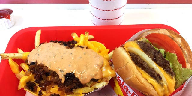 In-N-Out Burgers, Inc. es una cadena regional de restaurantes de comida rápida con sede en California. 