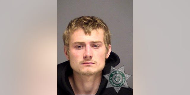 Un détenu de Portland s'échappe après son arrestation pour avoir éperonné un officier avec un camion volé: rapport 3 David Dahlen, 24 ans, était recherché pour la tentative de meurtre d'un policier de Portland, selon les autorités. (Bureau du shérif du comté de Clackamas)